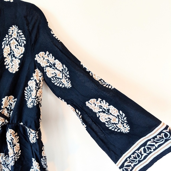 Boohoo × Cara Wrap Front Printed Playsuit in Navy - Picture 4 of 8